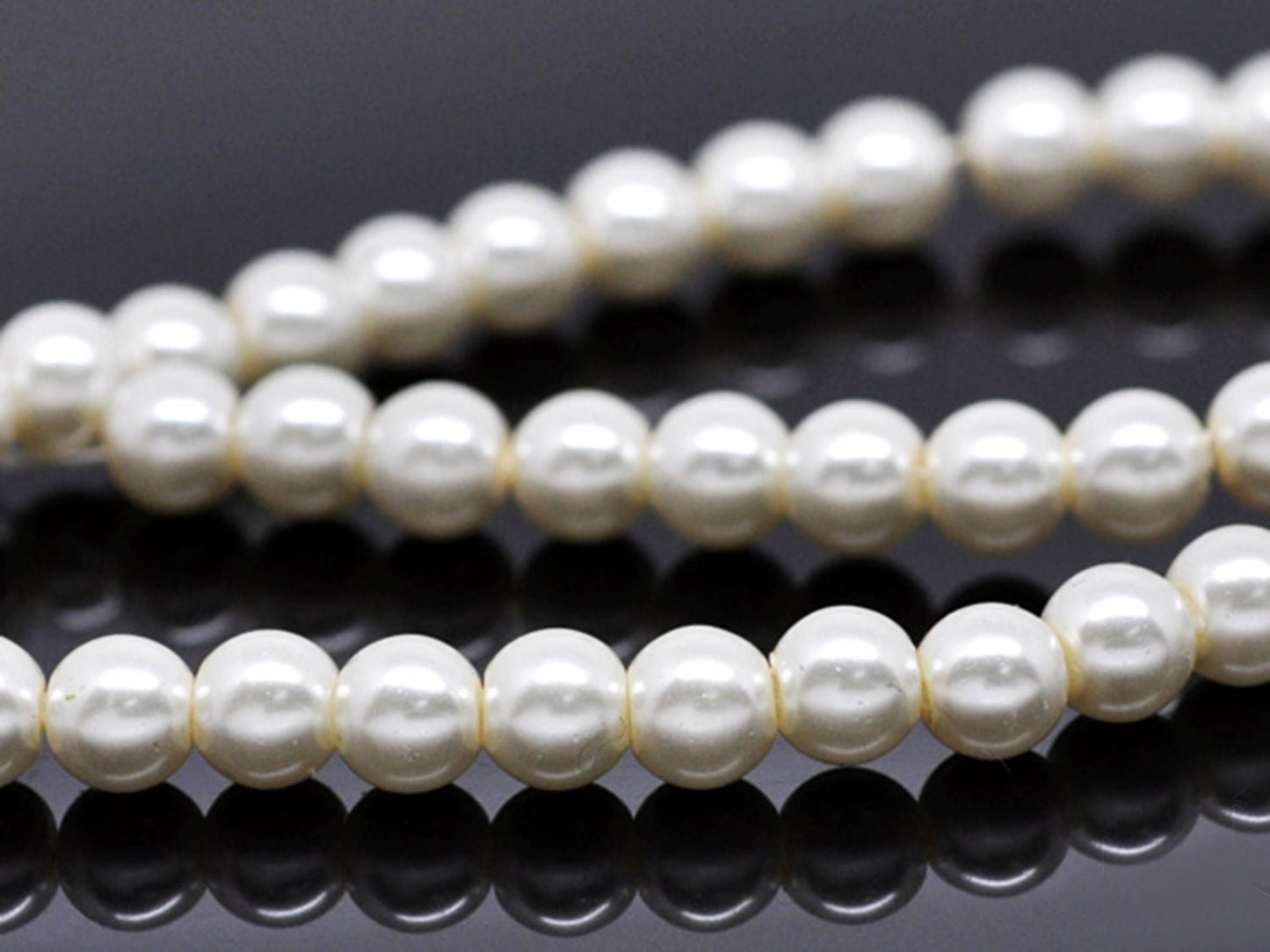 20 Stück Glasperlen in Perlmuttoptik, weiß, Ø 6 mm