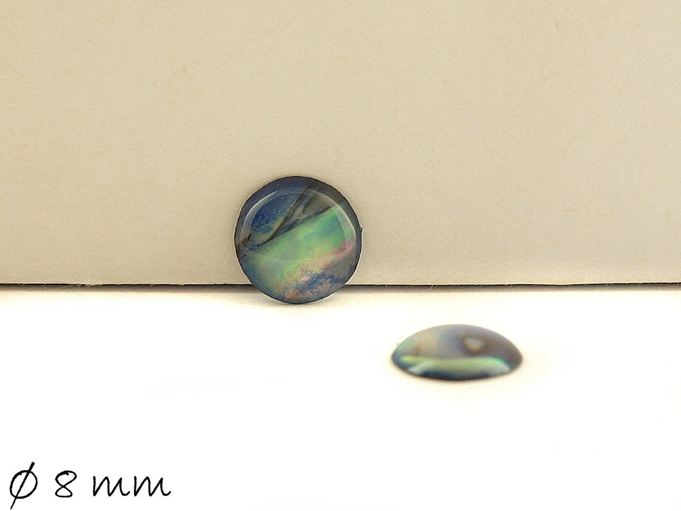 2 Stück Cabochons, Abalonen Perlmutt, 8 mm, blau, bunt