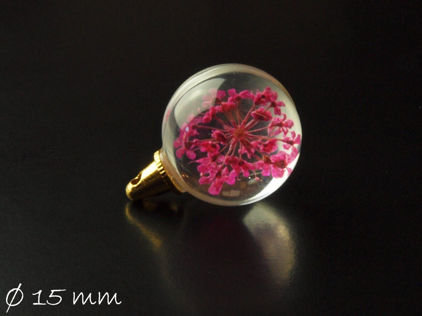 1 Stück Anhänger Glaskugel mit echten Blüten Ø 15 mm, pink, gold