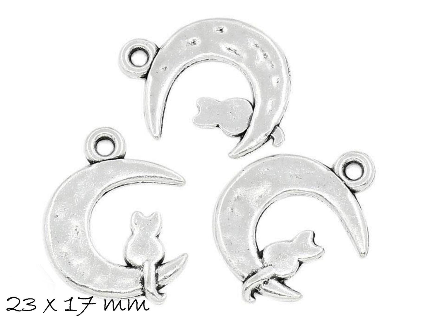 2 Stück Anhänger Katze in Mondsichel in altsilber, 23 x 17 mm