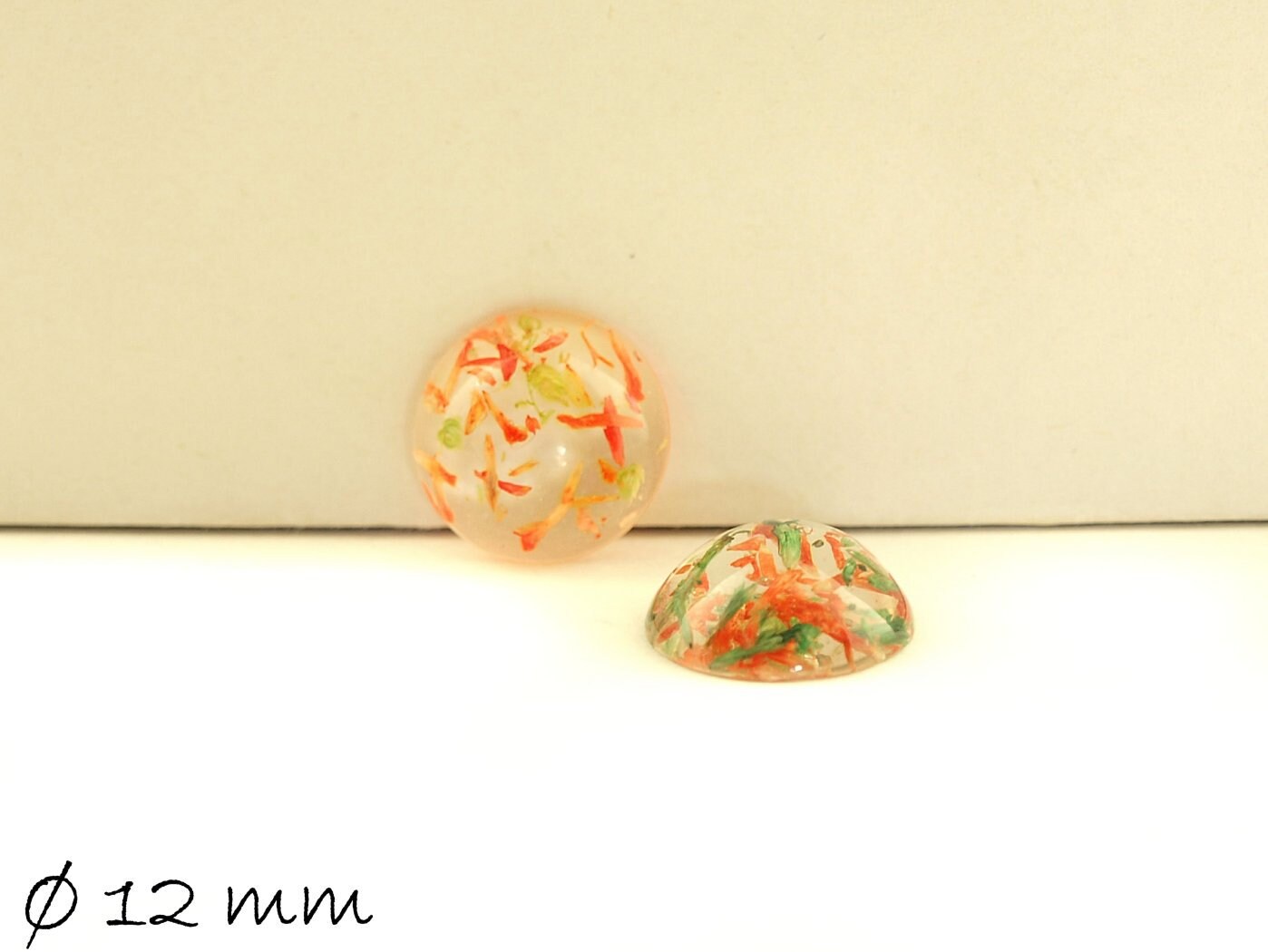 4 Stück echte Blüten Resin Cabochons in orange, grün, Ø 12 mm