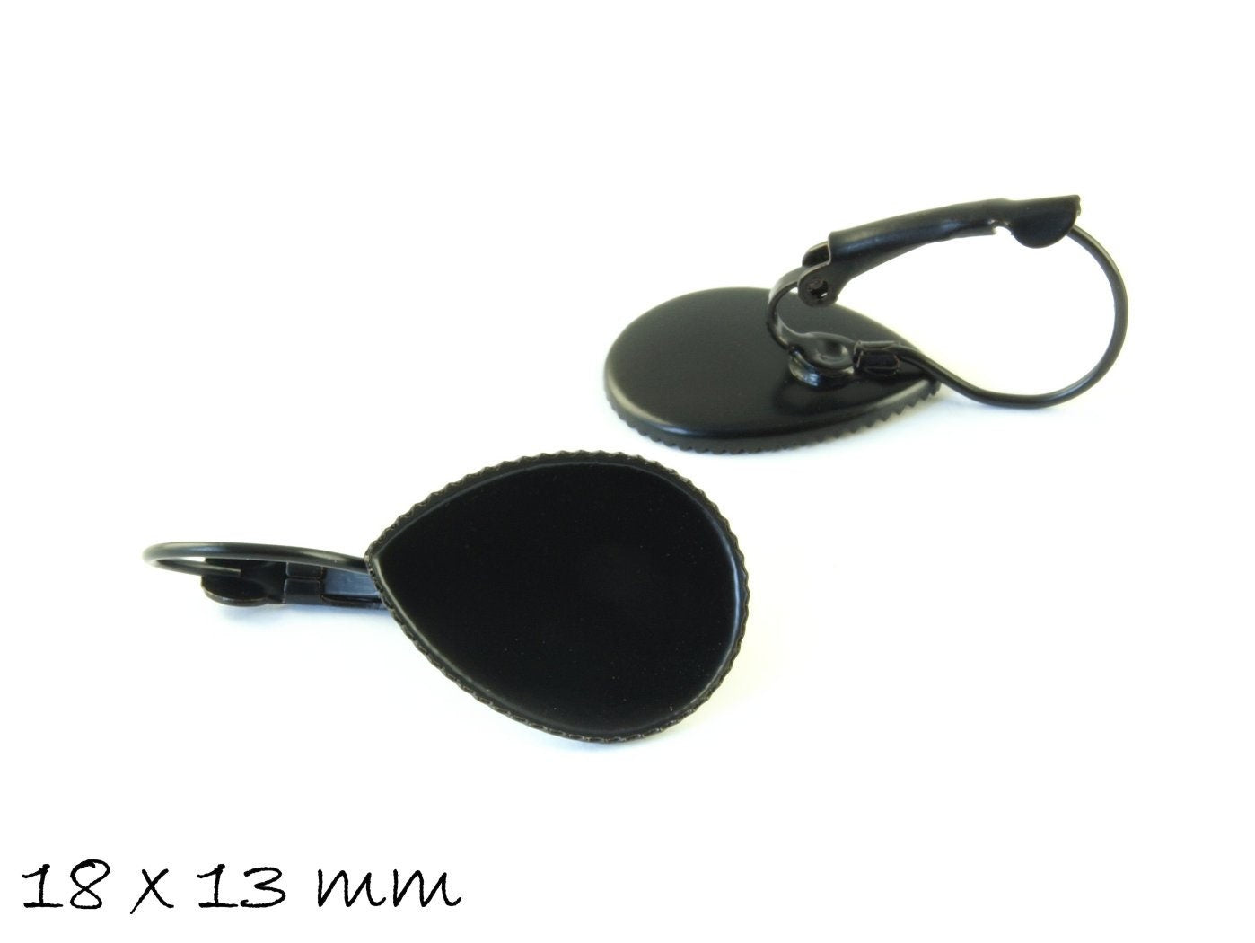 4 Stück Brisuren mit tropfenförmiger Cabochonfassung in schwarz, Fassung: 18 x 13 mm