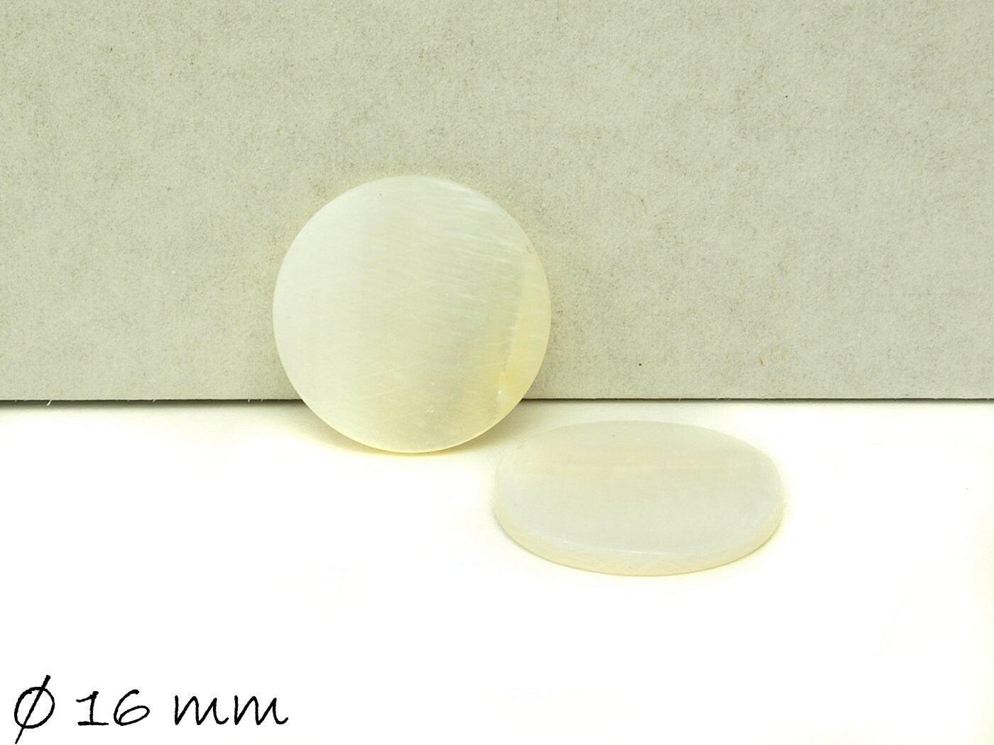2 Stück Cabochons, Perlmutt, 16 mm, weiß