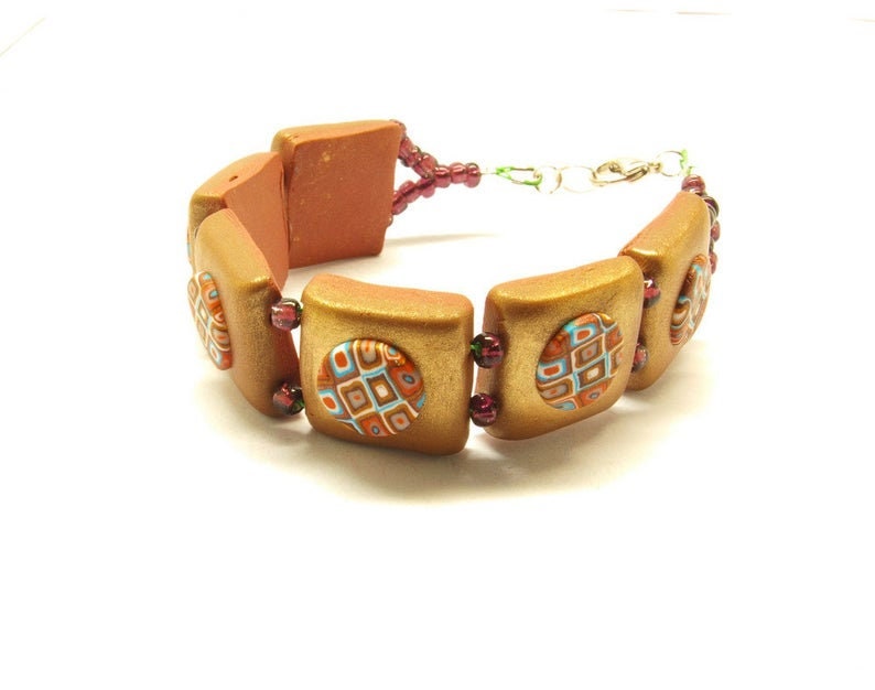 Armband nach Wahl aus handgemachten Perlen Fimo Polymer Clay Retro blau rosa lila gelb grün bunt bronze Armreif