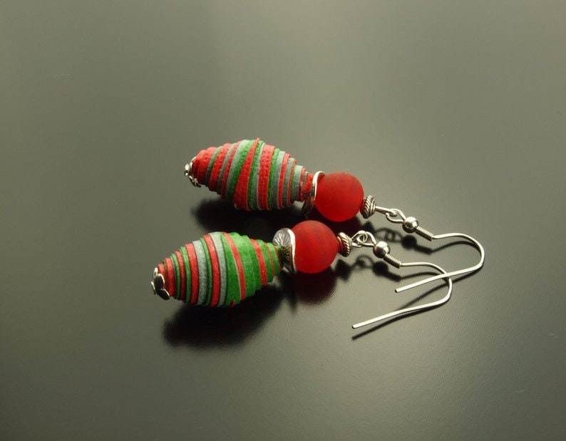 Ohrringe nach Wahl aus Papier schwarz weiß grün blau rot Lampwork Glas