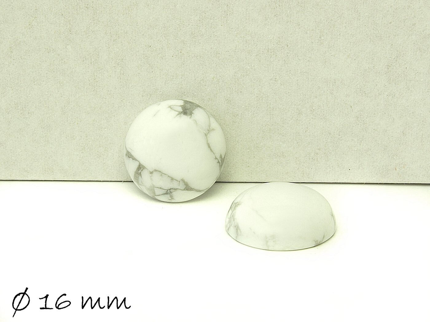 2 Stück Edelstein Cabochons, weißer Howlith, 16 mm
