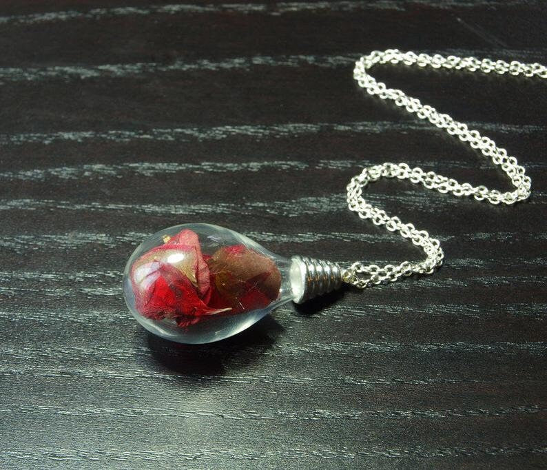 Kette nach Wahl mit echten getrockneten Blüten weiß orange blau grün rosa rot lila Tropfen Glas