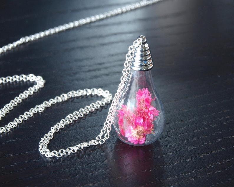 Kette nach Wahl mit echten getrockneten Blüten weiß blau grün rosa rot lila Tropfen Glas