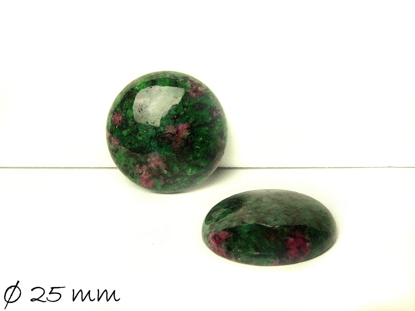 1 Stück Cabochon, Rubin-Zoisit, rund, Ø 25 mm