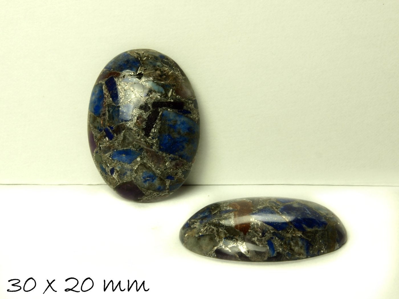 1 Stück synthetischer Cabochon bestehend aus Amethyst und Lapis Lazuli 30 x 20 mm