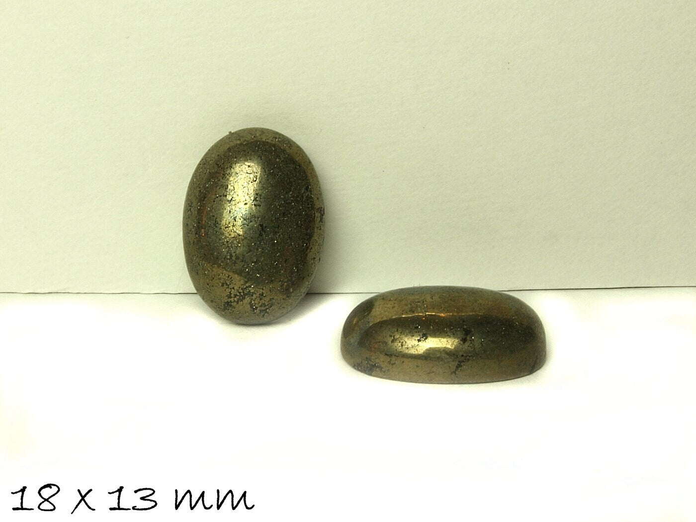 2 Stück Edelstein Cabochons, natürliches Pyrit, 18 x 13 mm