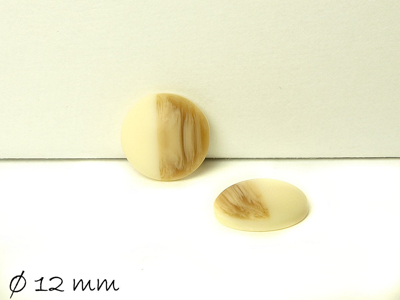 6 Stück runde Resin Cabochons, Holz-Imitat, braun, Ø 12 mm