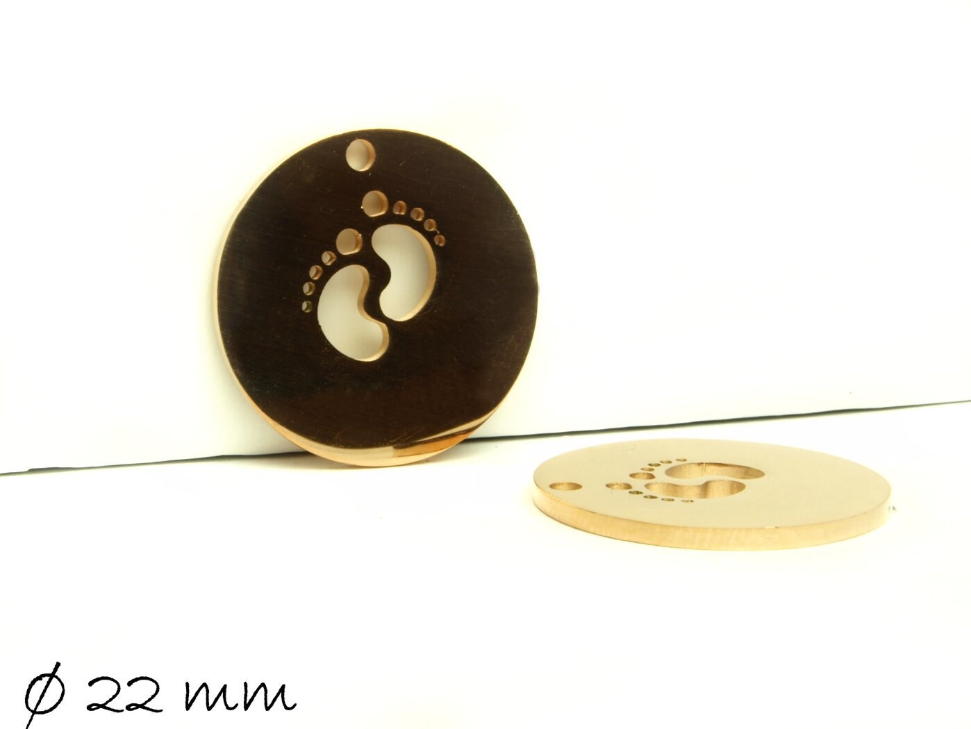 2 Stk Anhänger Edelstahl Stempel Plättchen rosegold mit Fußabdrücken, Ø 22 mm
