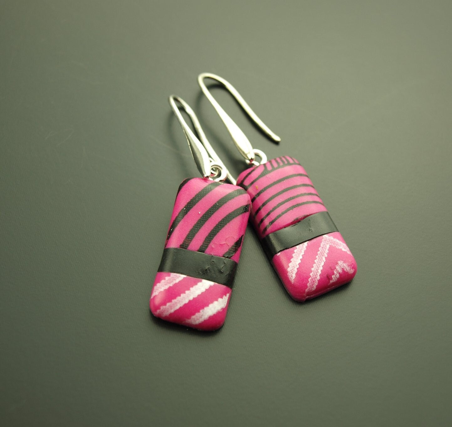 Ohrhänger nach Wahl retro Muster lila pink weiß schwarz Polymer Clay Fimo Ohrringe Creole