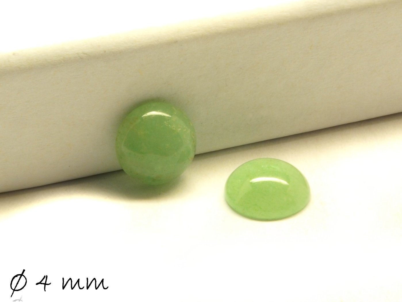 2 Stück Edelstein Cabochons, grüner Aventurin Quarz, 4 mm