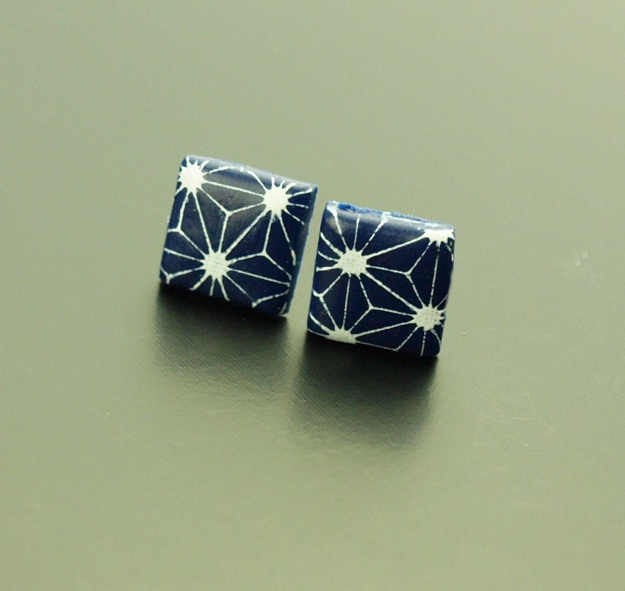 Ohrstecker nach Wahl Viereck Dreieck rund retro Muster Blumen Blüten Linien weiß blau Polymer Clay Fimo Ohrringe Stecker