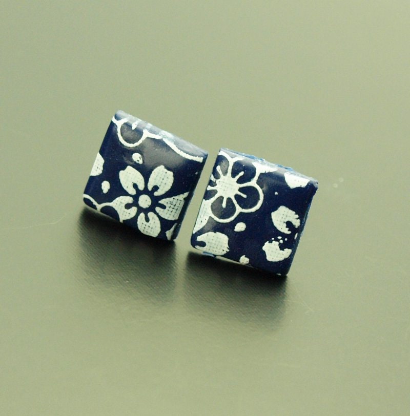 Ohrstecker nach Wahl Viereck Dreieck rund retro Muster Blumen Blüten Linien weiß blau Polymer Clay Fimo Ohrringe Stecker