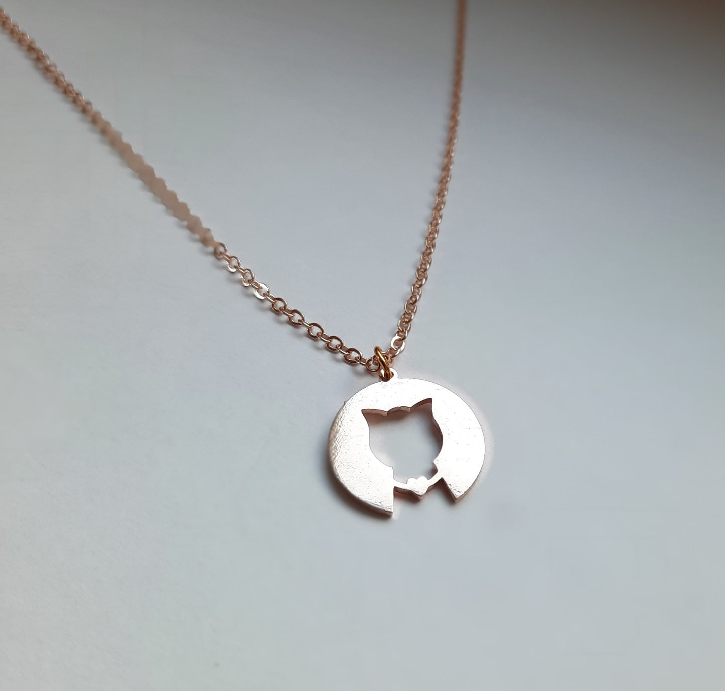 Kette Katze Silhouette Kreis Fliege Anzug Anhänger Farbe nach Wahl silbern golden rosé golden