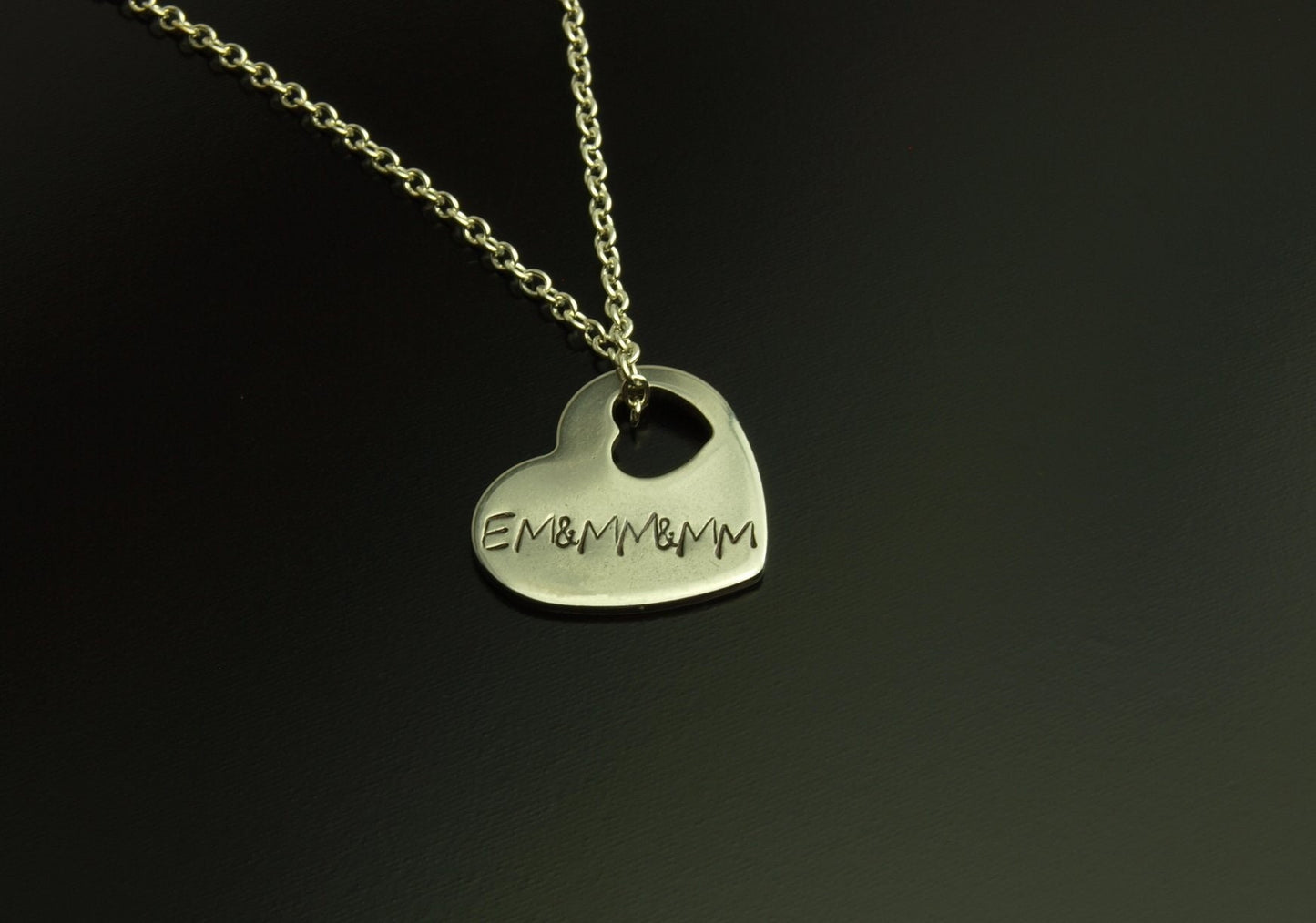 Kette Anhänger Name Initialen Herz Gravur Text Wunsch Liebe Freundschaft Datum