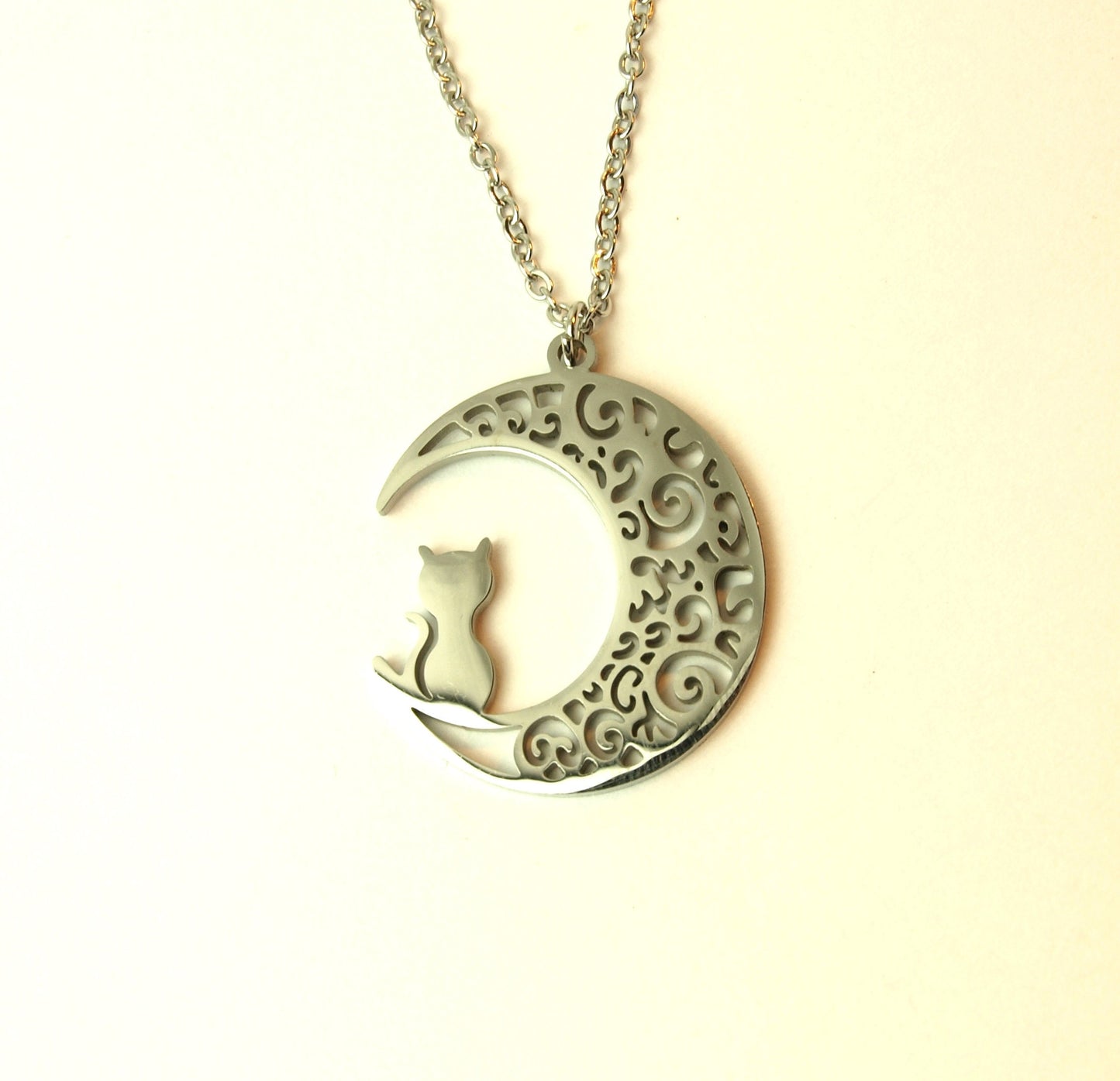 Kette Katze auf Mond Nacht Himmel verziert Ornamente Orient sitzen Edelstahl Anhänger silbern