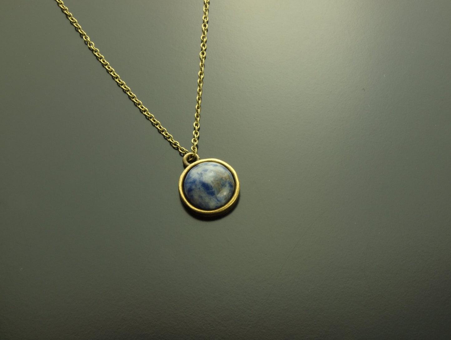 Kette Sodalith Nahcolith Midnight Blue Edelstein Cabochon Anhänger silbern golden bronze