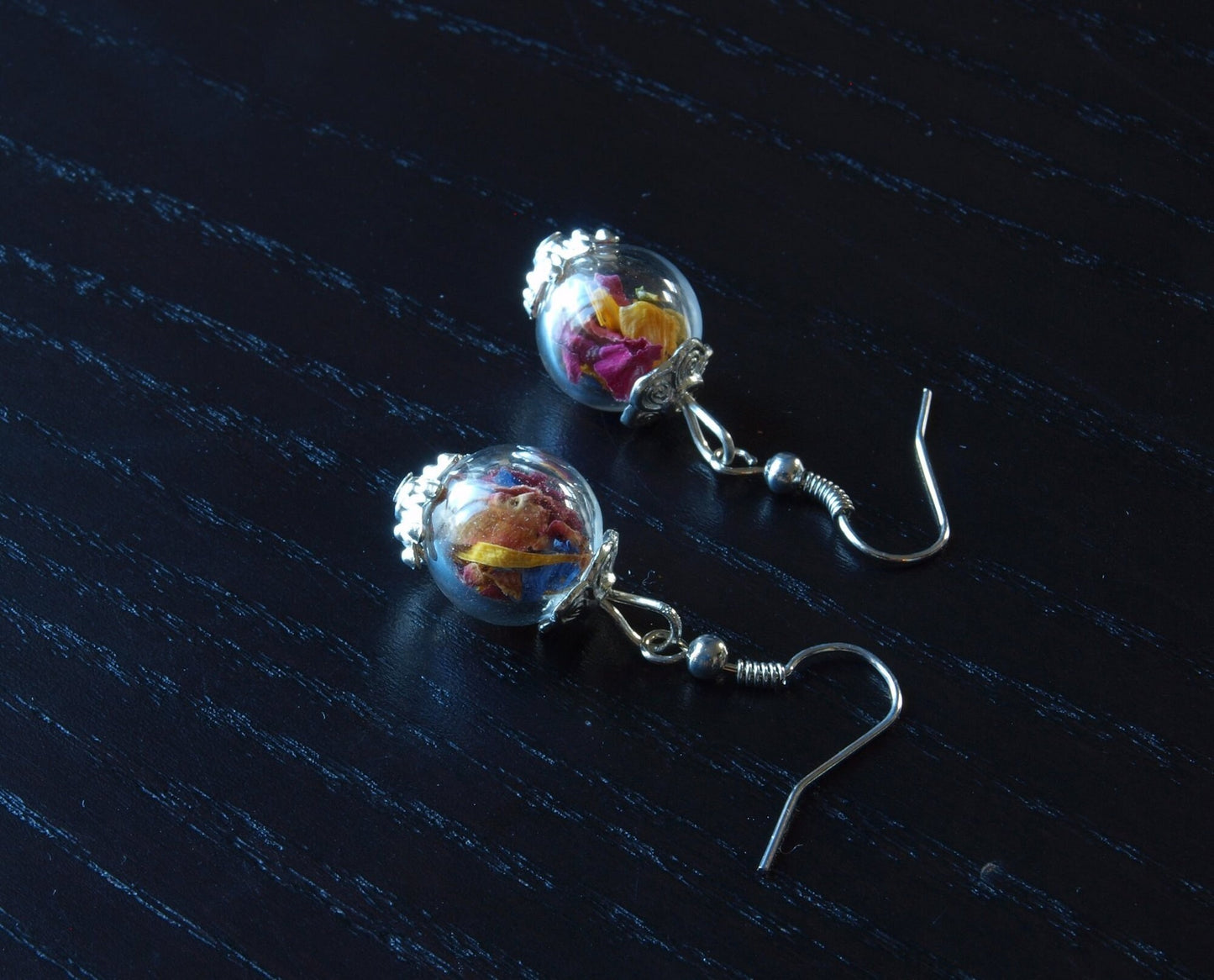 Echte getrocknete Blüte Ohrringe Glas Perle lila pink silber bronze Muster nach Wahl Creole Ohrhänger