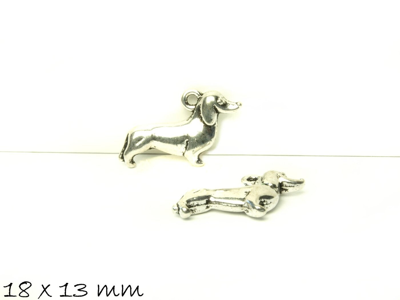 4 Stück Anhänger Hund, Dackel, Altsilber, 18 x 13 mm