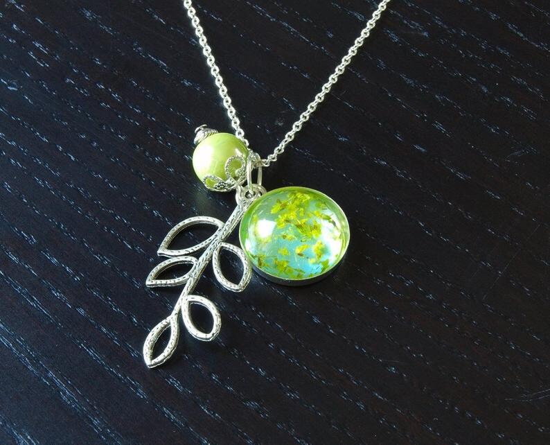 Kette nach Wahl mit echten getrockneten Blüten gelb