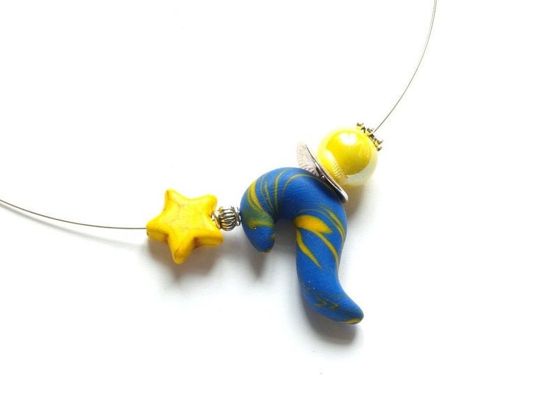 Kette Schmuckdraht Perle blau gelb weiß Fimo Polymer Clay Anhänger nach Wahl