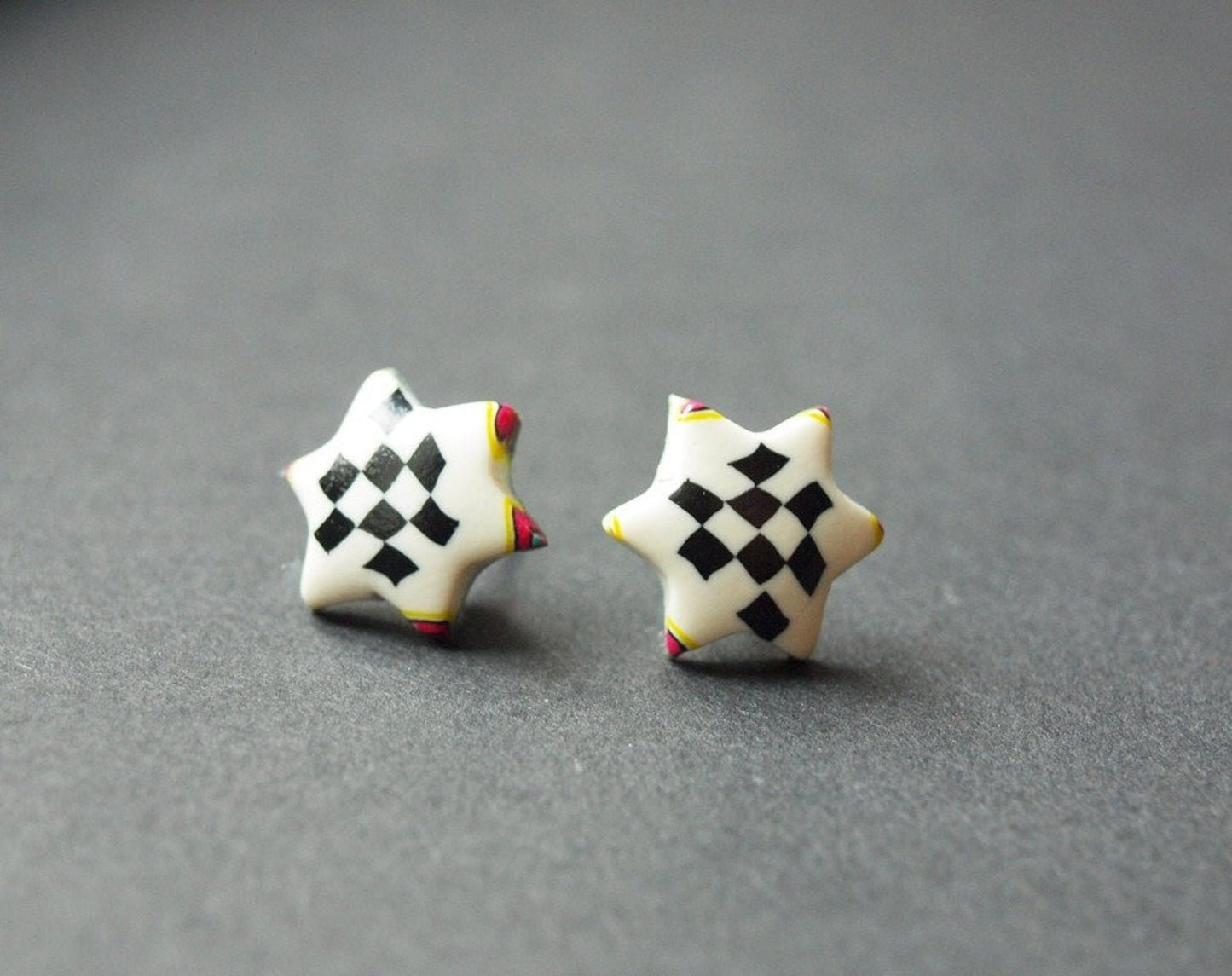 Ohrstecker nach Wahl aus Polmer Clay Fimo Sterne schwarz weiß braun rot blau gelb Stars Ohrringe Juvelato Stecker