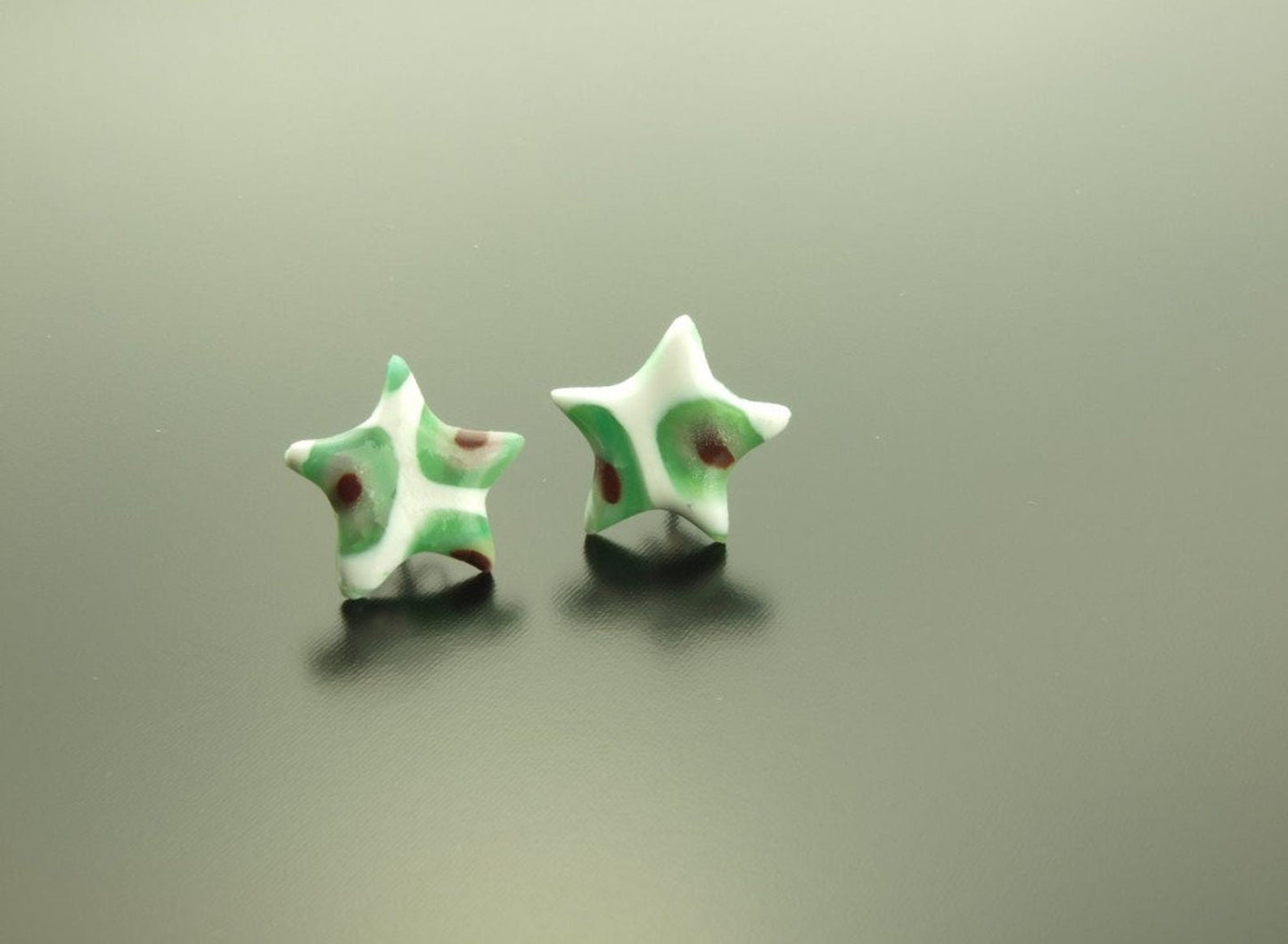 Ohrstecker nach Wahl aus Polmer Clay Fimo Sterne schwarz weiß braun rot blau gelb Stars Ohrringe Juvelato Stecker