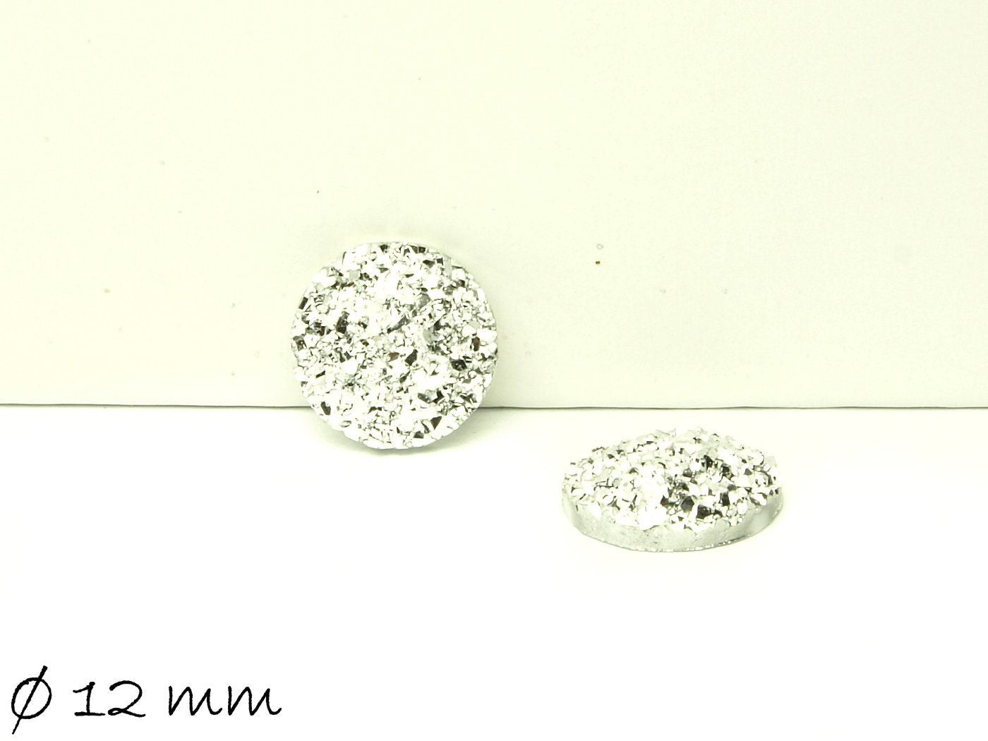 8 Stück runde Resin Cabochons Druzy-Imitat 12 mm, silber