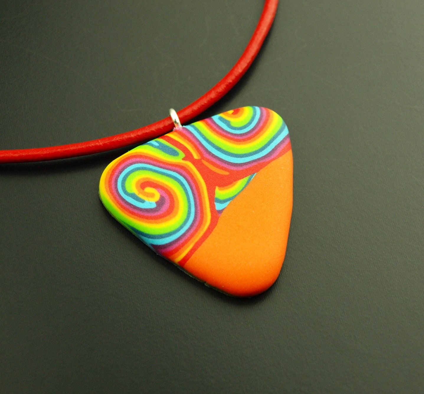Kette Leder Dreieck Polymer Clay farbig bunt Regenbogen retro Muster nach Wahl