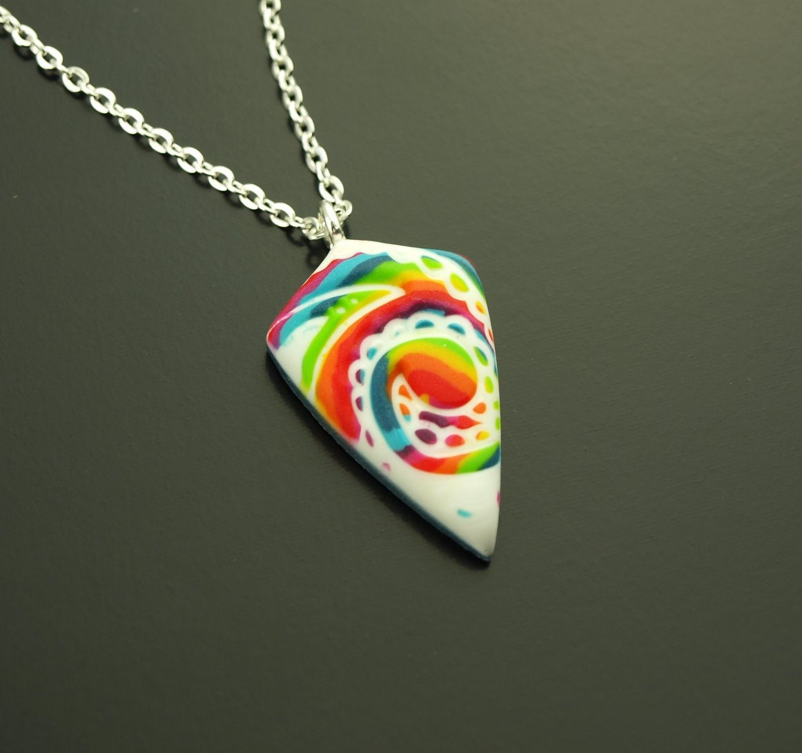 Surferkette Leder Anhänger bunt weiß Muster Mandala Polymer Clay Kette Lederkette nach Wahl