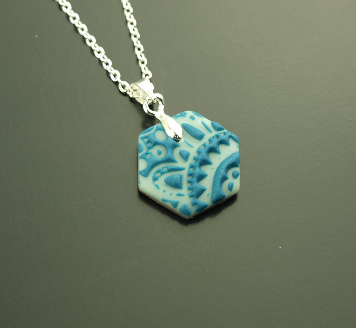 Surferkette Anhänger blau weiß grün Muster Mandala Polymer Clay Kette Leder nach Wahl