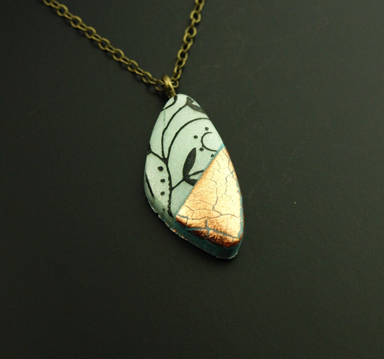 Surferkette grau schwarz kupfer Blätter Blüten retro Lederkette Polymer Clay Kette Muster nach Wahl