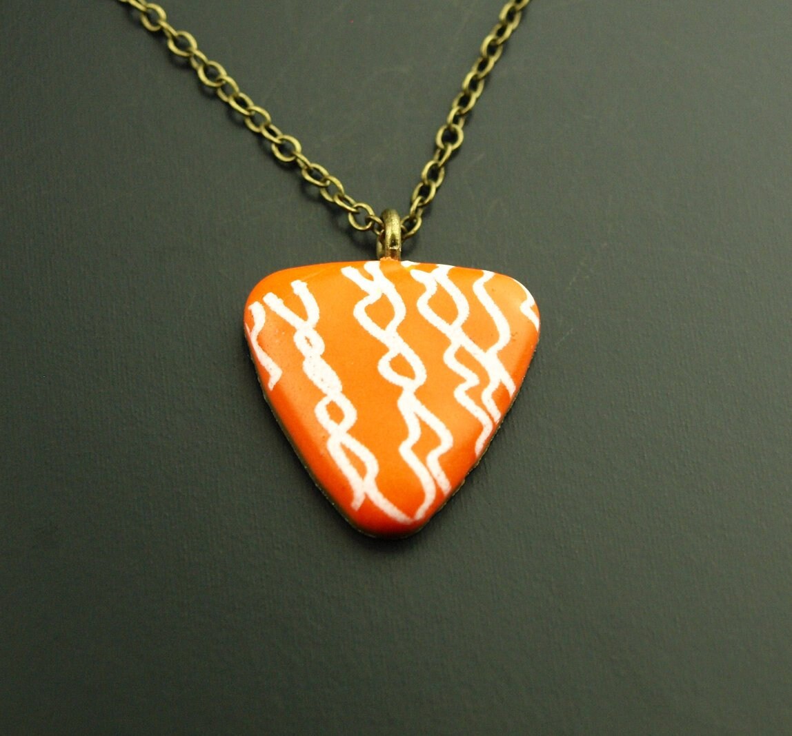 Kette Polymer Clay orange weiß Kreise Linien retro Lederkette Muster nach Wahl
