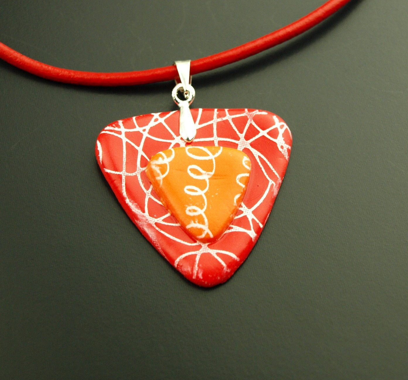 Kette Polymer Clay orange rot weiß Kreise Linien retro Lederkette Muster nach Wahl