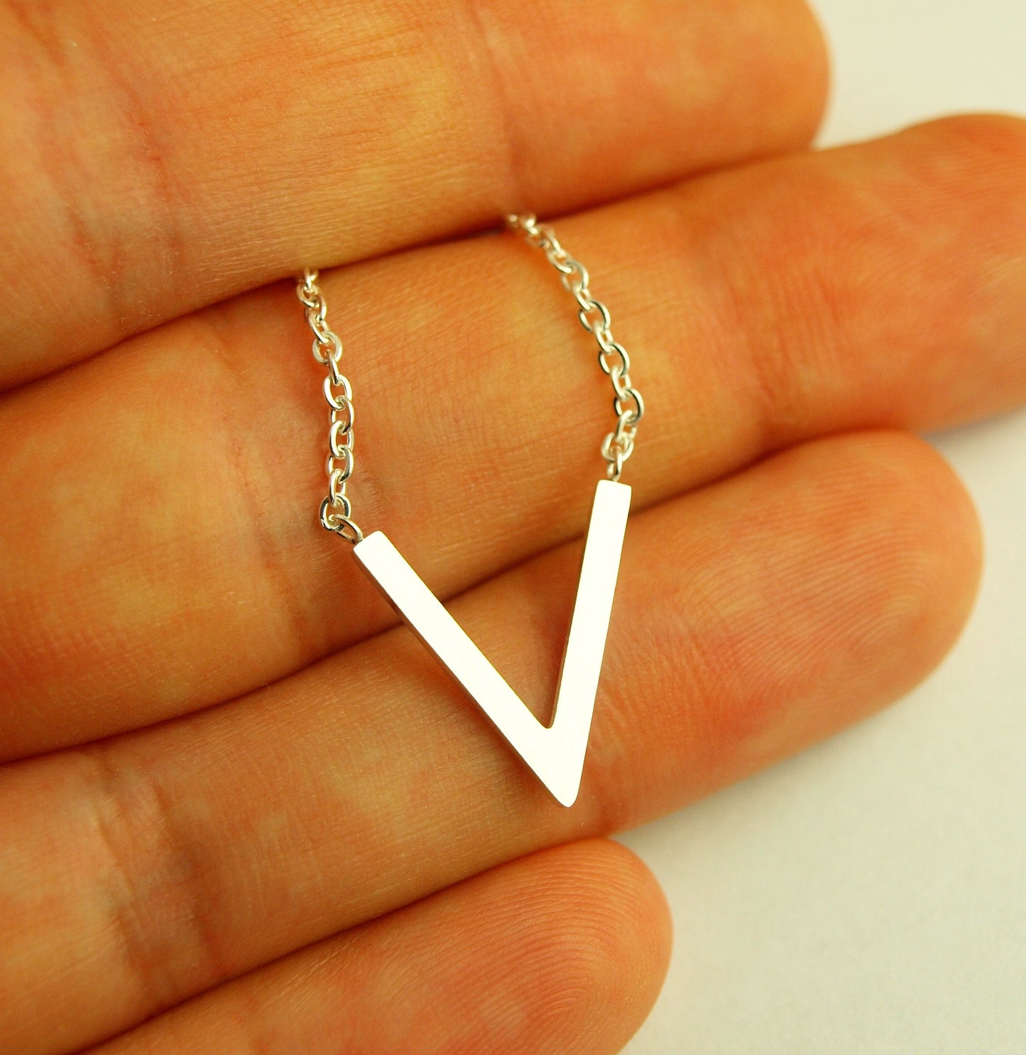 Kette Edelstahl V Dreieck Muster Anhänger silbern geometrisch