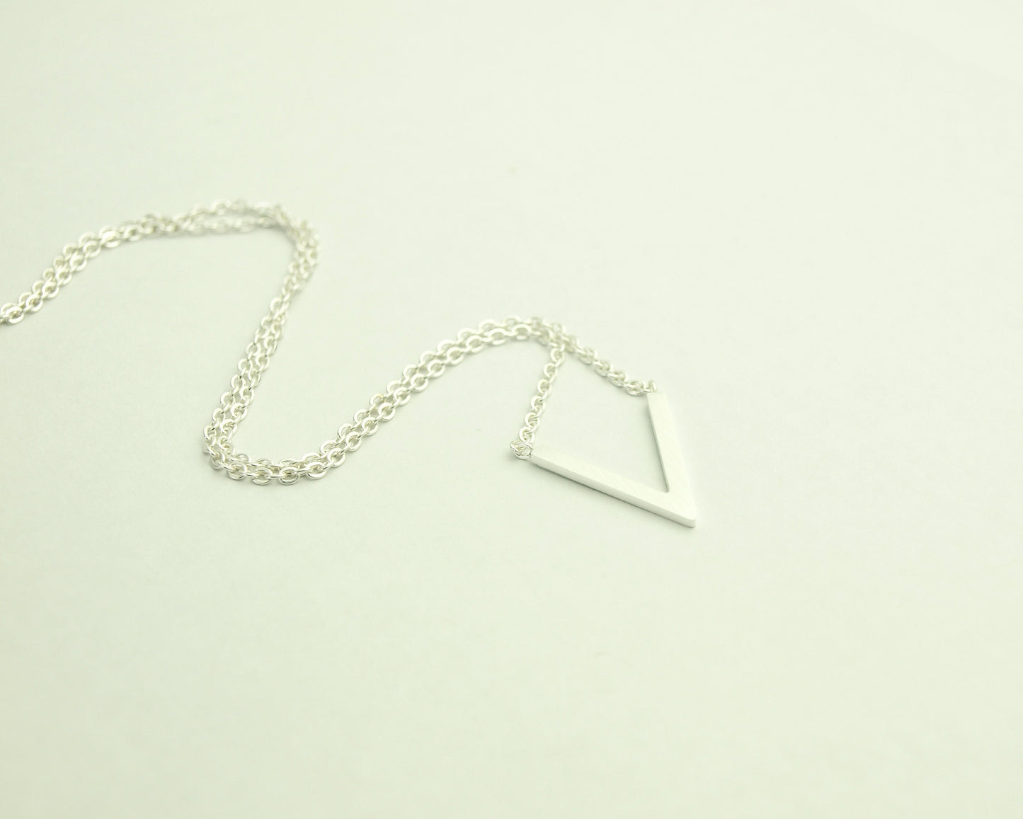Kette Edelstahl V Dreieck Muster Anhänger silbern geometrisch