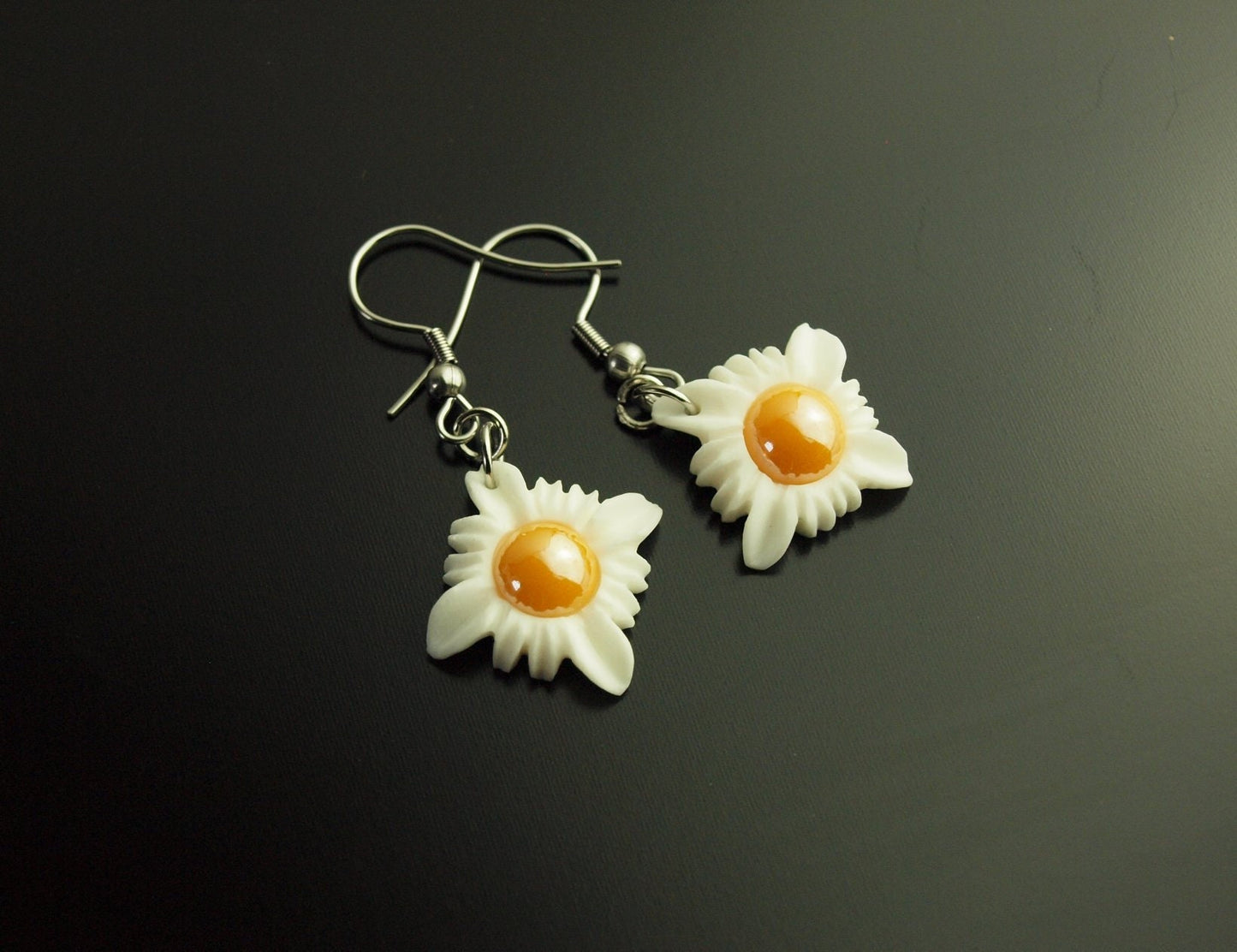 Ohrringe Blümchen aus Hirschknochen Glas gelb weiß Edelstahl silbern