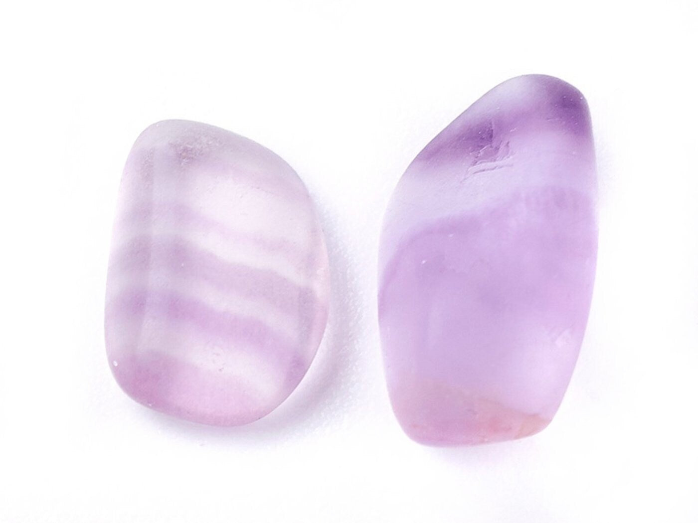 50 Stück getrommelte Fluorit-Nuggets , Ø ca. 6 mm
