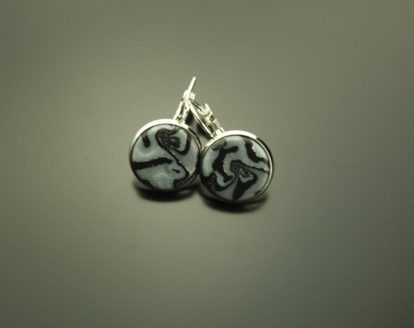 Ohrringe nach Wahl Cabochon Glas Fimo schwarz weiß grau retro Muster