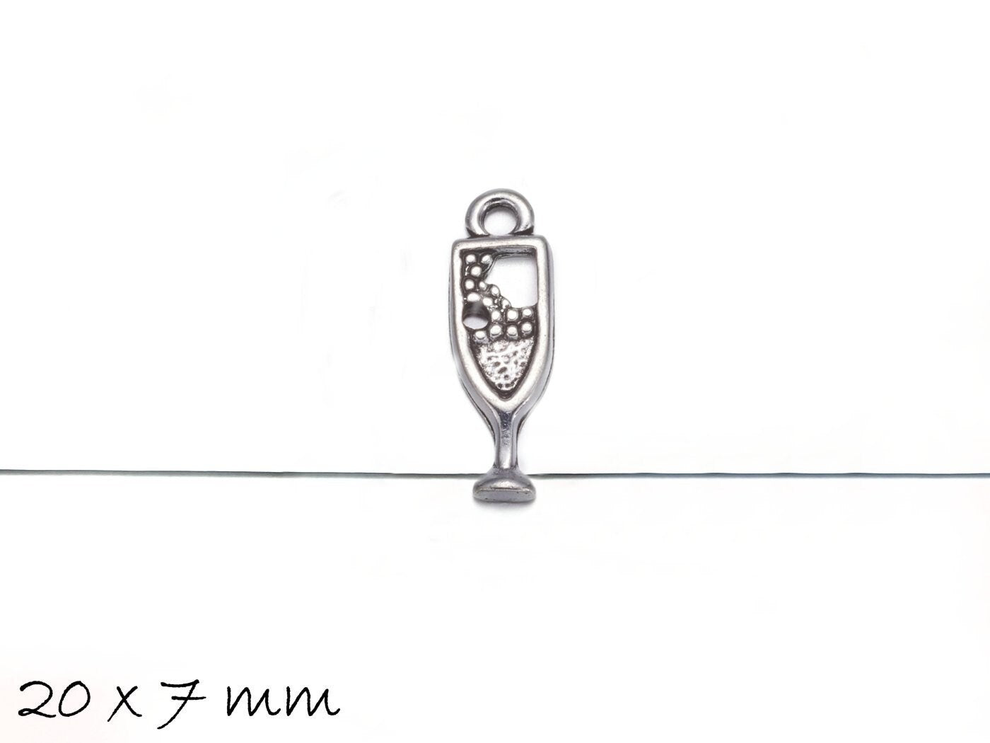 4 Stück Anhänger Sektglas in altsilber, 20 x 7 mm