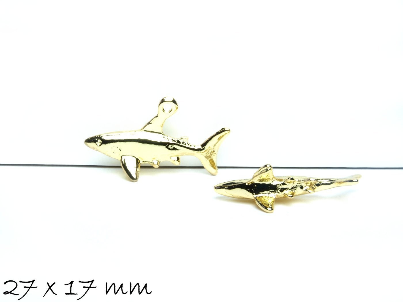 2 Stück Anhänger Hai gold 27 x 17 mm