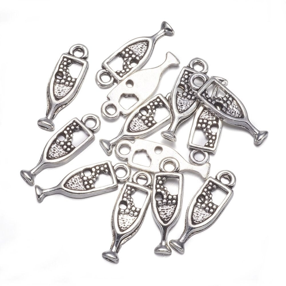 4 Stück Anhänger Sektglas in altsilber, 20 x 7 mm