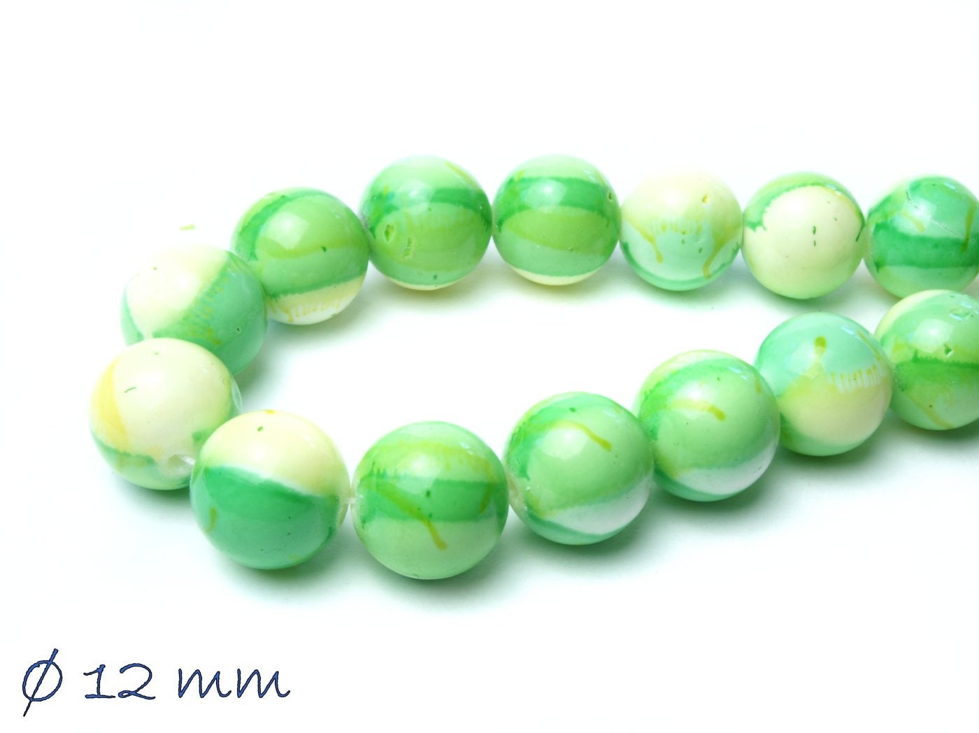 10 Stück natürliche Jadeperlen grün, weiß, Ø 12 mm