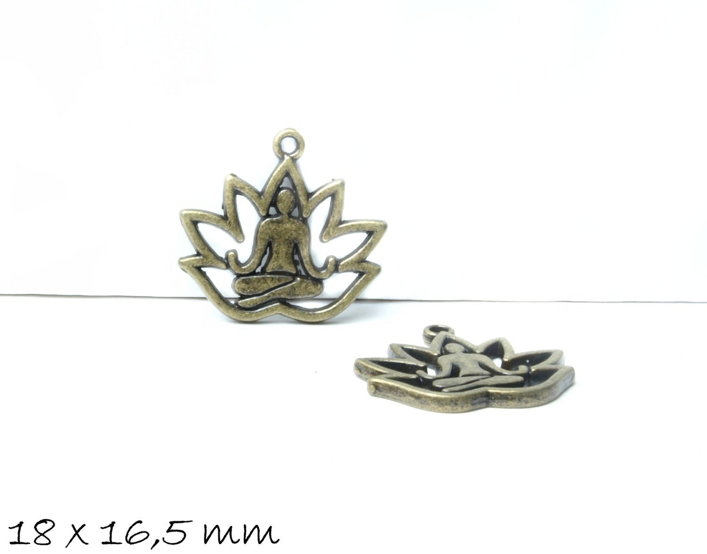 4 Stück Anhänger Yoga in bronze, 18 x 16,5 mm