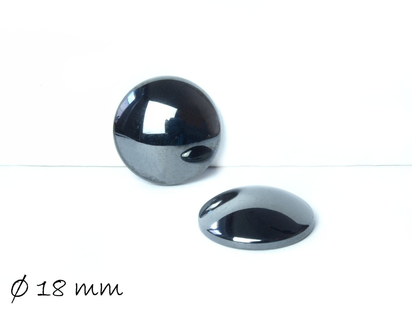 2 Stück Edelstein Cabochons, Hämatit, Ø 18 mm, schwarz glänzend