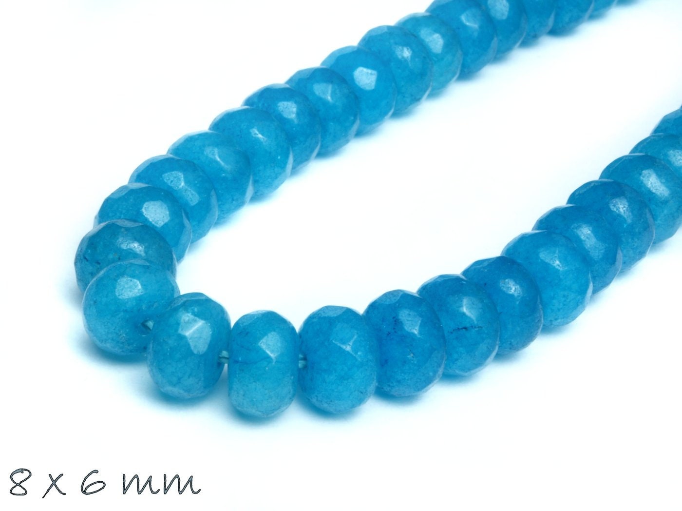 10 Stück facettierte Jade Perlen oval 8 x 6 mm hellblau